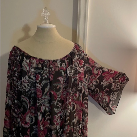 AGB Woman floral blouse - Picture 4 of 5